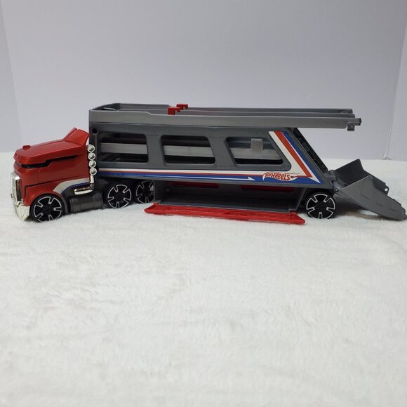 Red Hot Wheel Truck Hauler & Launcher Vehicle - Picture 9 of 12